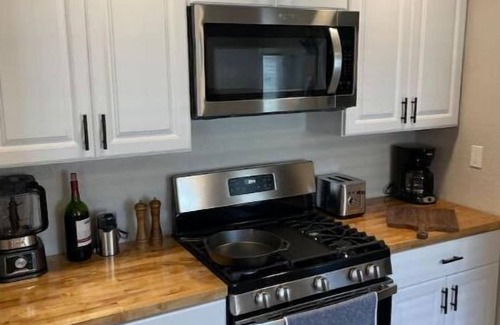 Central - Terry House | Renovated 2BD Home with Breakfast in Downtown