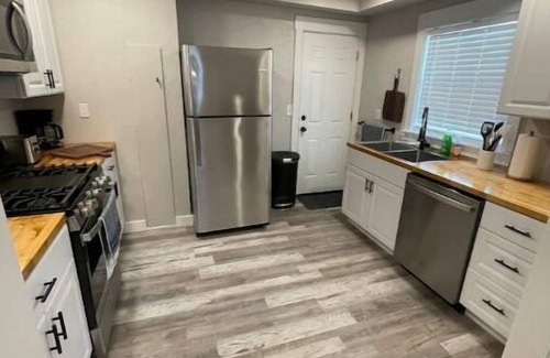 Central - Terry House | Renovated 2BD Home with Breakfast in Downtown