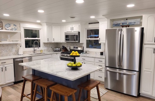 Newaygo House | Renovated Cottage on Bills Lake with Ocean Views & Spa