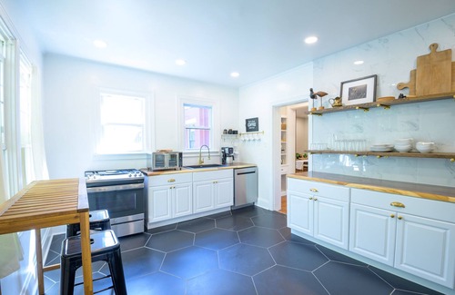 Covington House | Historic Renovation: 5 Minutes to Cincinnati Attractions