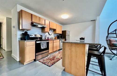 Otterbien Home Apartment | Chic Loft in Historic Factory Near Kings Island - Pet Friendly