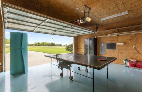 Tool House | Exclusive Cedar Creek Lakehouse with Golfcart & Dock Access