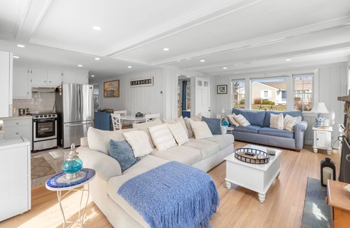 Popponesset House | New Rental-Popponesset, 2 beds, sleeps 5, A/C, 5 house walk to beach