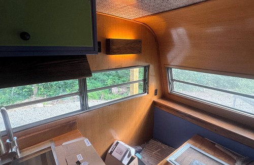 Campton House | NEW! Retro 1970s Camper 24-Mile Ridgetop Views, Stargazing & Private Retreat