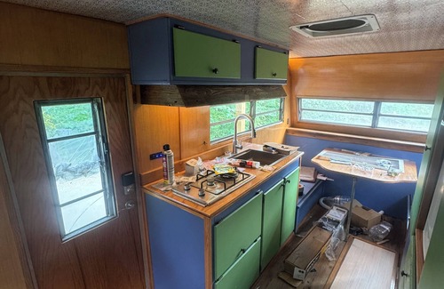Campton House | NEW! Retro 1970s Camper 24-Mile Ridgetop Views, Stargazing & Private Retreat