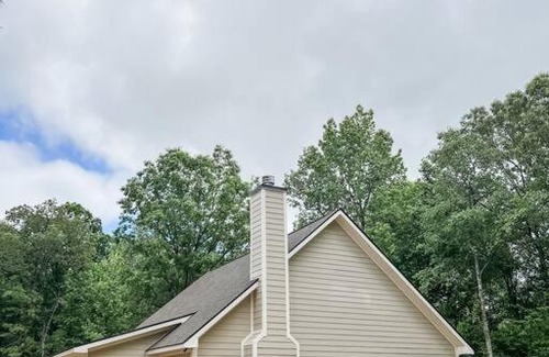 Forsyth House | Cozy Riverfront 3 Bedroom Cabin Near Jackson Lake