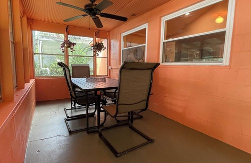 Prospect House | Ideal Riverside Retreat - Perfect for Pets and Families!