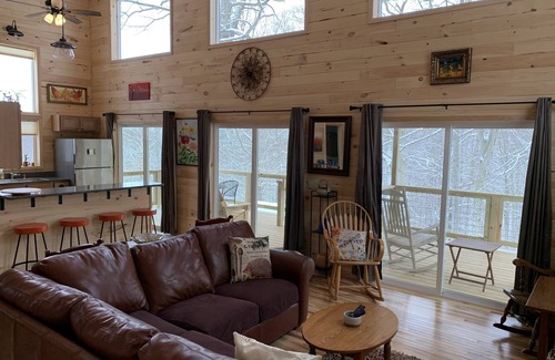 New Marshfield Cabin | Romantic Couples Cabin with Hot Tub Near Athens & Hocking Hills