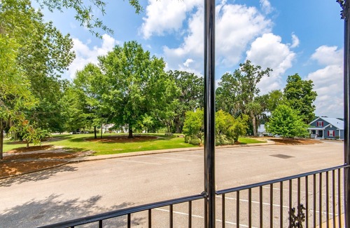 Mount Meigs House | Inviting Hotel: Perfect for Executive Retreats & Family Fun