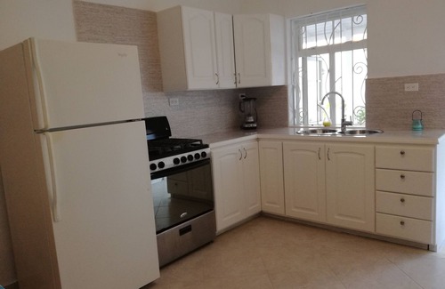 Silver Sands Apartment | Oceanfront Royal Palms Apartment with Pool & Spa Access