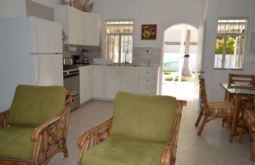 Silver Sands Apartment | Oceanfront Royal Palms Apartment with Pool & Spa Access