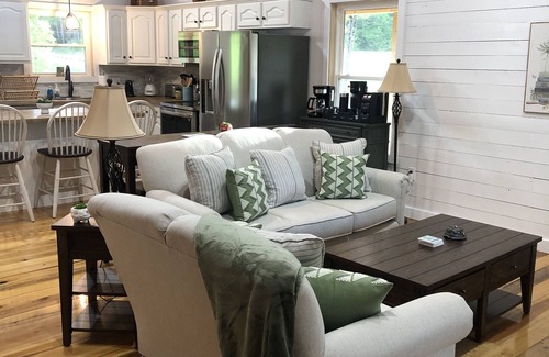 Jamestown Cabin | Perfect Rustic Retreat Near State Dock, Pet Friendly!