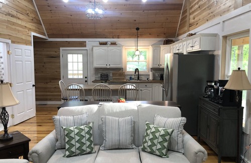 Jamestown Cabin | Perfect Rustic Retreat Near State Dock, Pet Friendly!