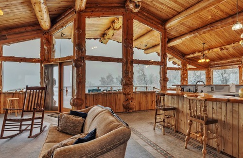 Harding-Birch Lakes House | NEW! Rustic Retreat with Stunning Mountain Views