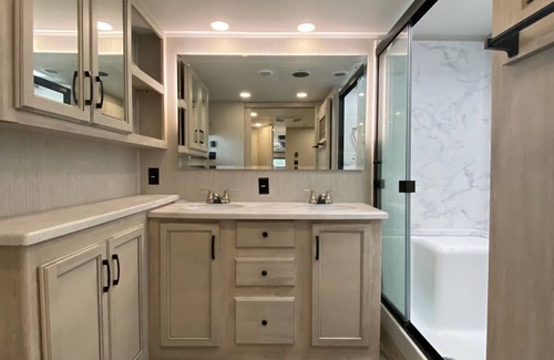 Buda House | Modern RV Retreat Minutes from Downtown Austin & I-35