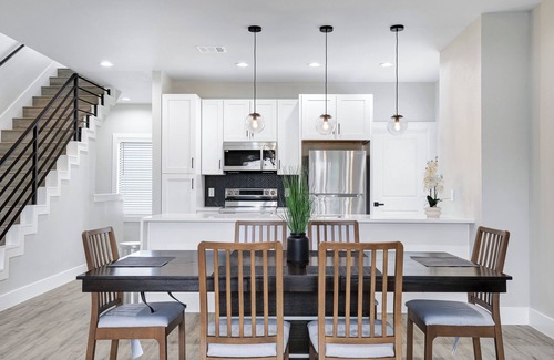 Historic Garderns House | New Sanders Home! 3 Bedroom, 3.5 bath. Downtown.