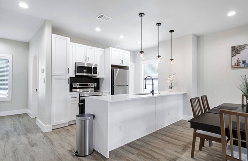 Historic Garderns House | New Sanders Home! 3 Bedroom, 3.5 bath. Downtown.