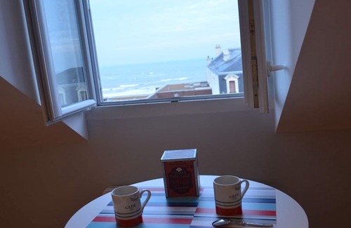 Houlgate Apartment | New Sea View Studio: All-Inclusive Paradise in Center
