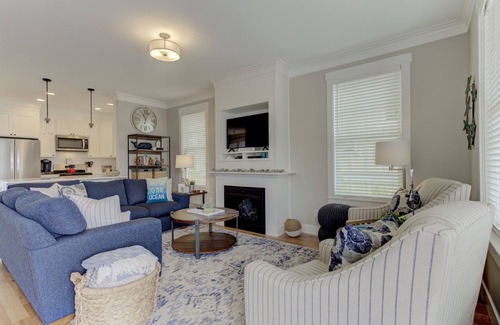 Seabrook House | Discover Seabrook's Tide & Seak: Steps from the Pool!