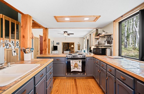 Ohio City Cabin | Secluded Gold Creek Cabin: Fire-Pit, ATV Trails & Game Room