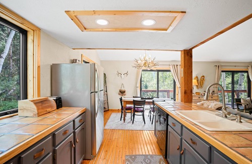 Ohio City Cabin | Secluded Gold Creek Cabin: Fire-Pit, ATV Trails & Game Room
