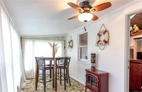 Russells Point Cottage | NEW! ❤️ Seldom Inn ❤️ Adorable Indian Lake Cottage w Boat Dock. OPEN YEAR ROUND!