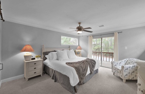 Cape Royale House | Tranquil Retreat with Private Deck Near Lake Livingston