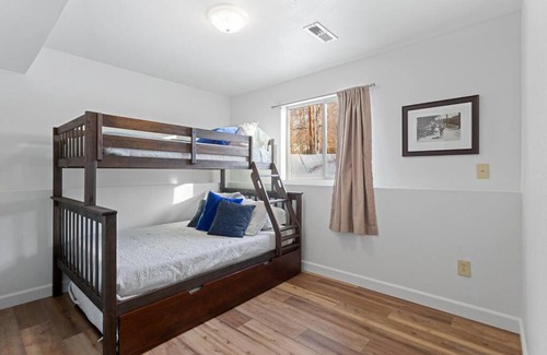 Palmer Apartment | Relaxing Retreat at Serene Stay in Palmer - Family Friendly!