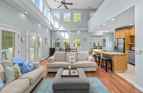 Wise House | NEW! Shore Thing on Lake Gaston - Firepit Lake Access Grill Gas Fireplace