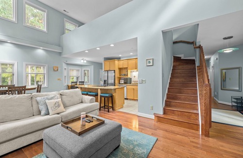 Wise House | NEW! Shore Thing on Lake Gaston - Firepit Lake Access Grill Gas Fireplace