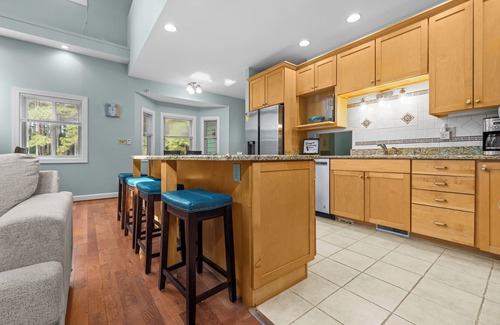 Wise House | NEW! Shore Thing on Lake Gaston - Firepit Lake Access Grill Gas Fireplace