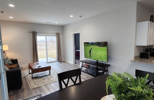 Bel Aire House | Ideal Family Retreat: 3 Bed, 2 Bath with Breakfast Included