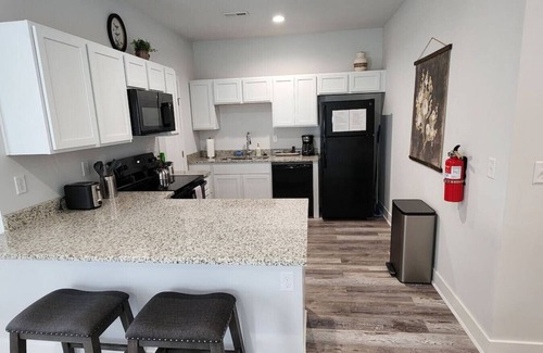 Bel Aire House | Ideal Family Retreat: 3 Bed, 2 Bath with Breakfast Included
