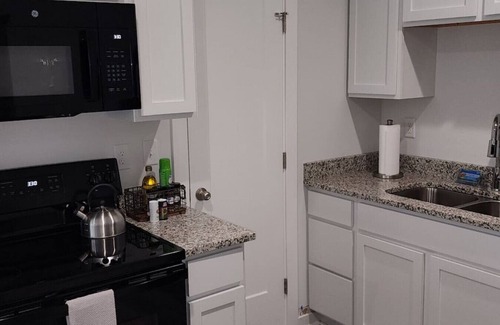 Bel Aire House | Ideal Family Retreat: 3 Bed, 2 Bath with Breakfast Included