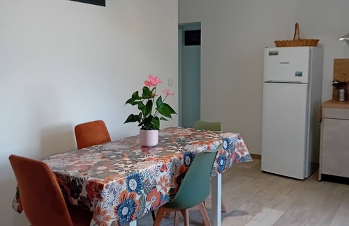 Lectoure Apartment | New, single-storey apartment in a Gers mansion with hillside views