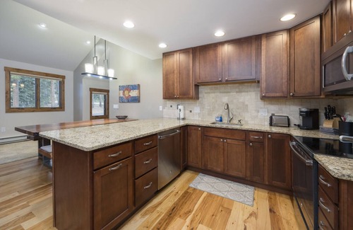 Breckenridge Heights House | Unforgettable Ski Hill Ridge on Peak 7 with Breathtaking Views