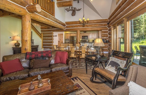 Powder Ridge House | New ski-in/ski-out Peaklight Chalet!