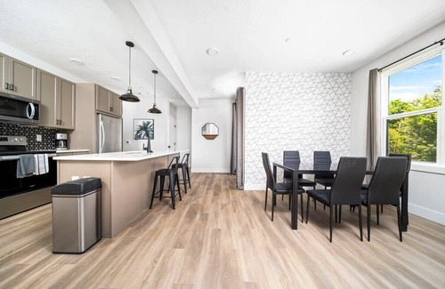 Traverse City Condo | Top-Rated Slabtown Suites with Kitchen & Breakfast Included