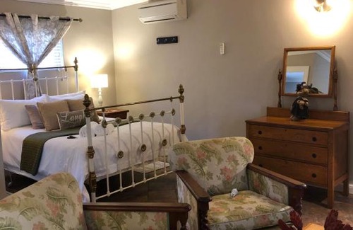 Montagu Apartment | Relax at New Song: A 4-Star Spa Retreat With Hot Tub