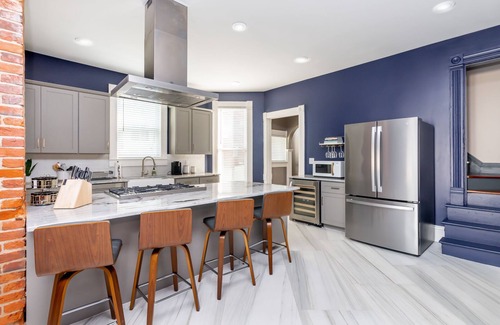Beechmont House | Elegant 4BR Retreat in Prime Central Location