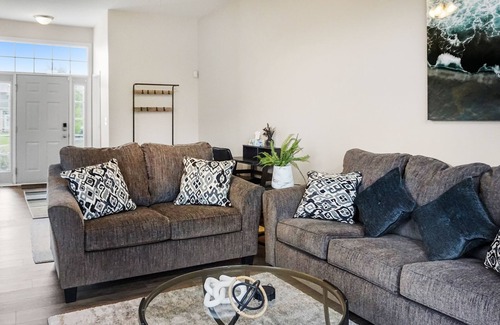 Fox Valley House | Modern Duplex Retreat with Smart TVs and Relaxing Hot Tub