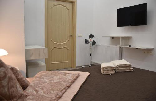 Prospekt Svobody Apartment | Modern Central Apartment: Guest Rated 10/10, Pet-Friendly Stay
