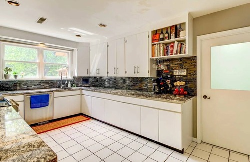 Columbia House | Cozy Columbia Home with Ocean View - Rated 10/10