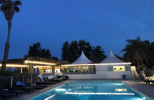Moriani-Plage Apartment | Relaxing Beachfront Studio Cabin with Pool and Spa