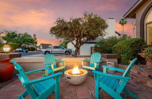 Paradise Valley Village House | Inviting Spanish Wells Retreat: Pool, Spa & Billiards Fun