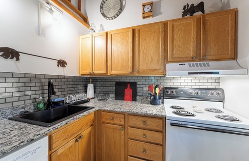 Whitefish Condo | New! Spruce Nest Cabin - Alpine Skiing | Community Pool and Hot Tub