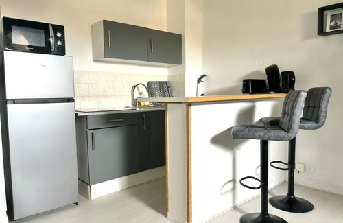 Bretigny-sur-Orge Apartment | Cozy Studio Near RER & City Center - Family Friendly Stay