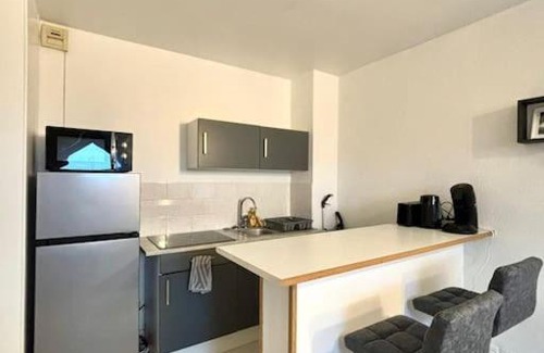 Bretigny-sur-Orge Apartment | Cozy Studio Near RER & City Center - Family Friendly Stay