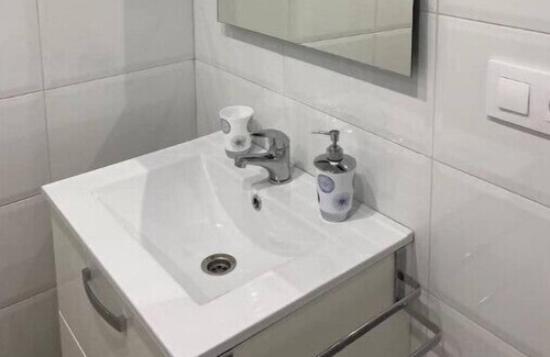 As Pontes De Garcia Rodriguez Apartment | Cozy Studio Retreat in As Pontes for Family Adventures