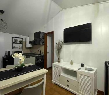 Oltrestazione Apartment | Modern Studio RHO FIERA-Legnano: Pet & Child Friendly Haven